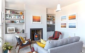 Spacious Beach Front Apartment With Stunning Sea Views