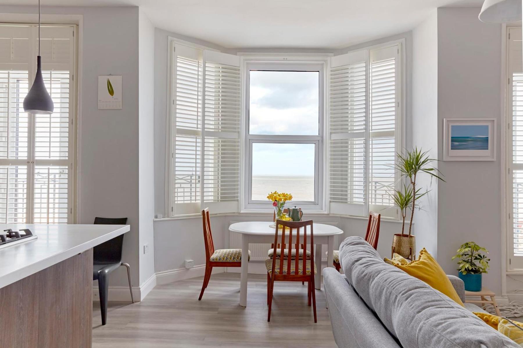 Spacious Beach Front Apartment With Stunning Sea Views Deal Exterior photo