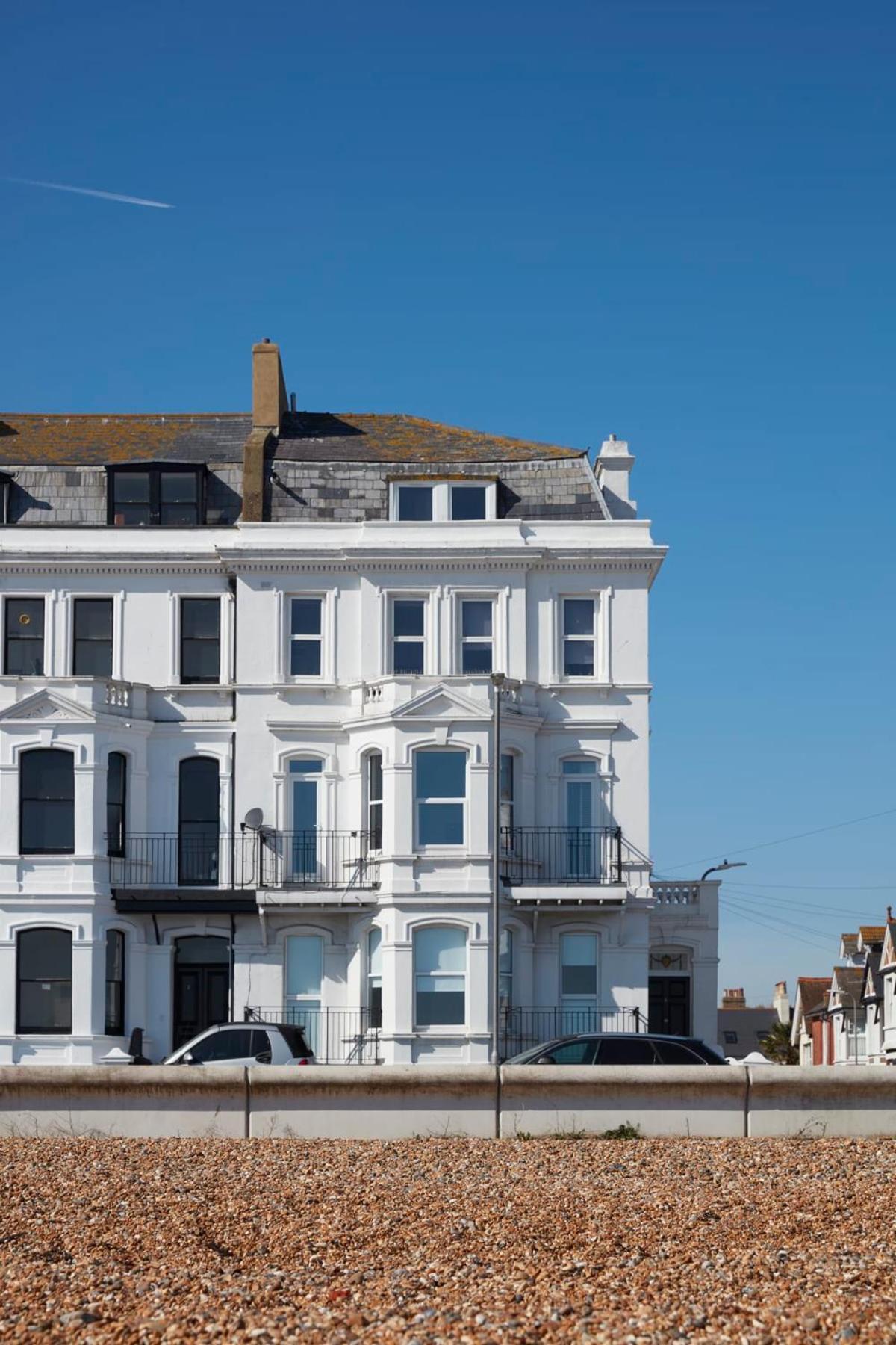 Spacious Beach Front Apartment With Stunning Sea Views Deal Exterior photo